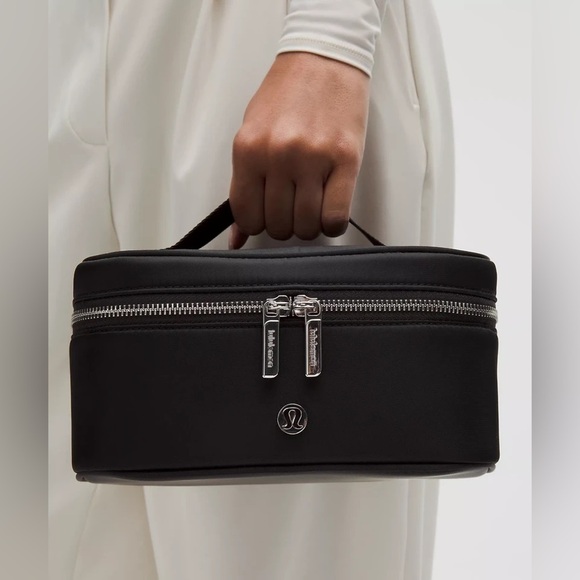 🆕🖤 Lululemon Travel Toiletry Bag 3.5L - Black - Picture 3 of 3